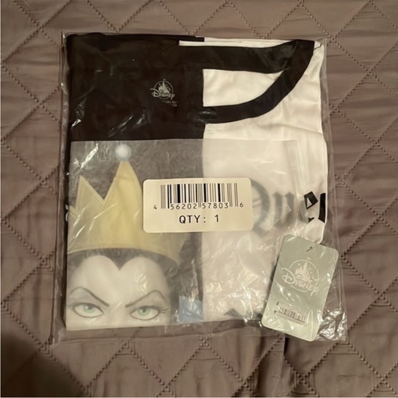 Disney Villain Snow White step mother evil T-Shirt Size Medium - Picture 4 of 4